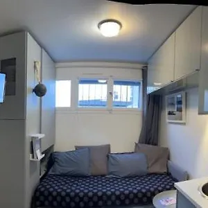 https://cabine-17-cosy-et-calme-au-dessus-du-vieux-port.fr-provencehotel.com